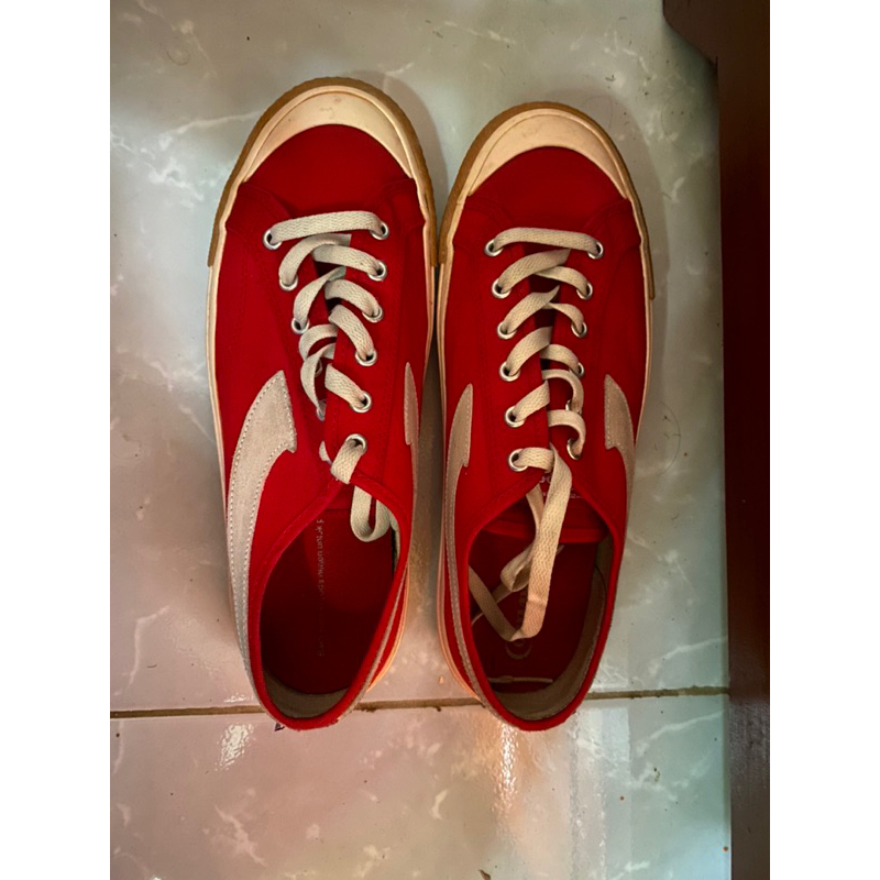 Sepatu Compass Merah Low