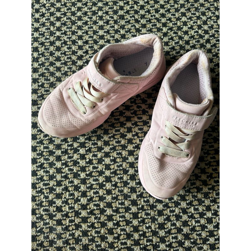 Preloved sepatu anak Skecher Pink