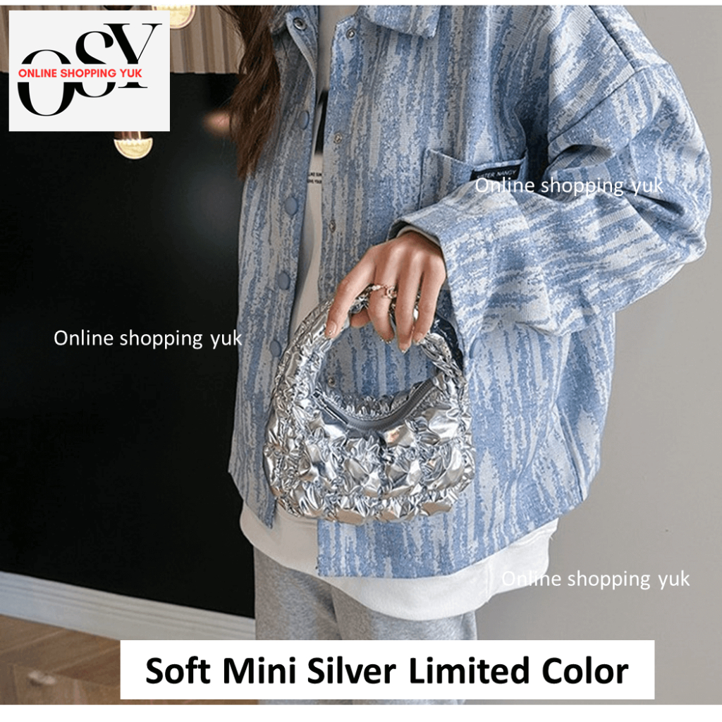 CARLYN SOFT MINI SILVER LIMITED EDITION. PUFFY BAG SOFT MINI.