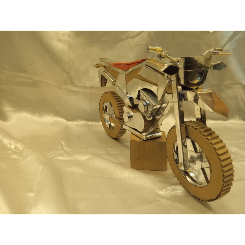 MINIATUR/PRAKARYA MOTOR TRAIL DARI KARDUS