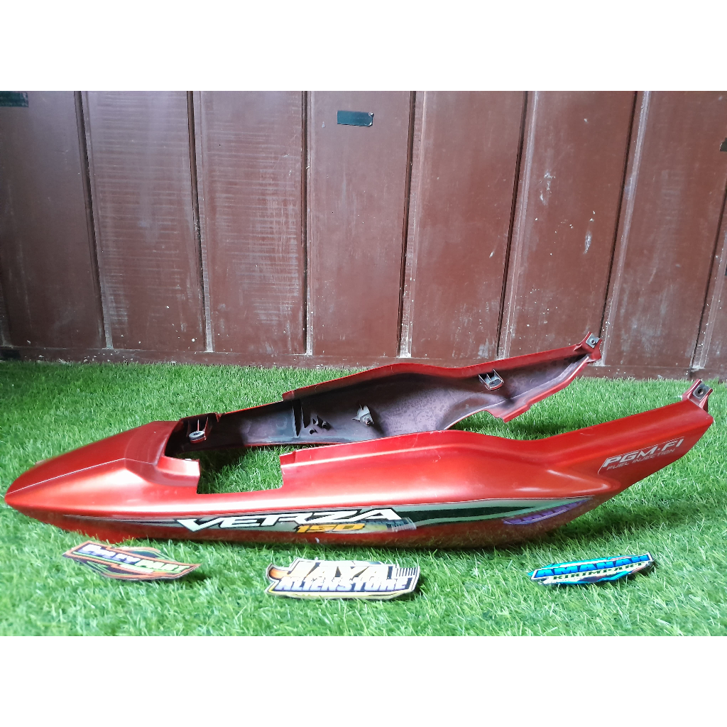 Body belakang honda   verza set kanan kiri-merah