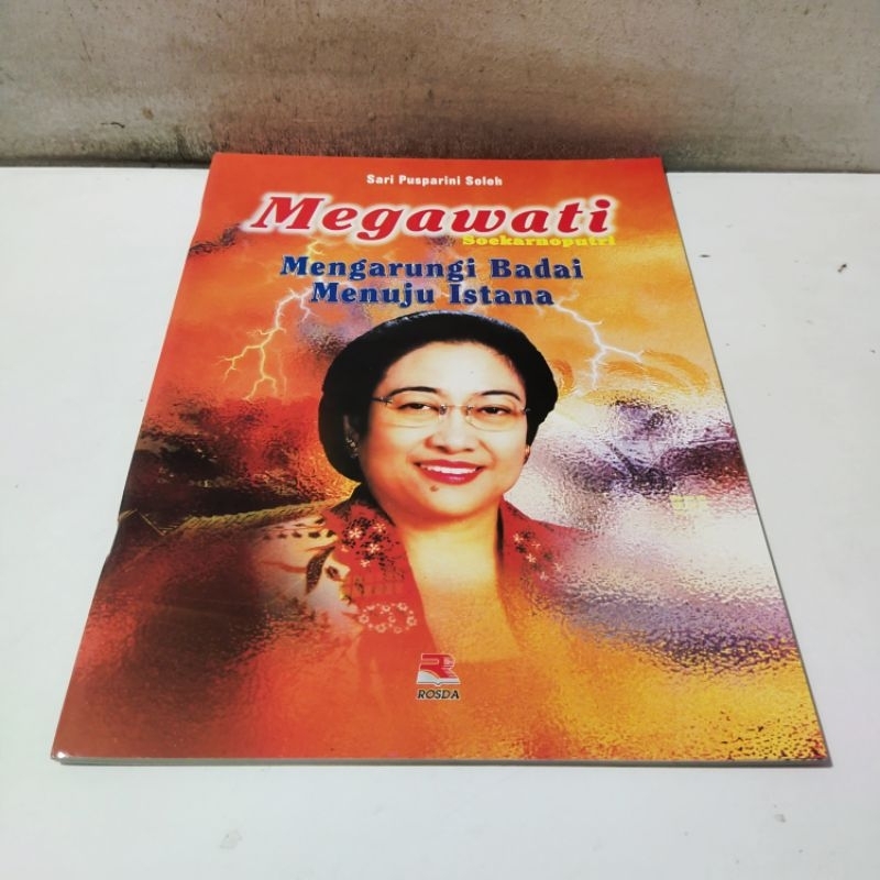 Buku Megawati Soekarnoputri Mengarungi Badai Menuju Istana