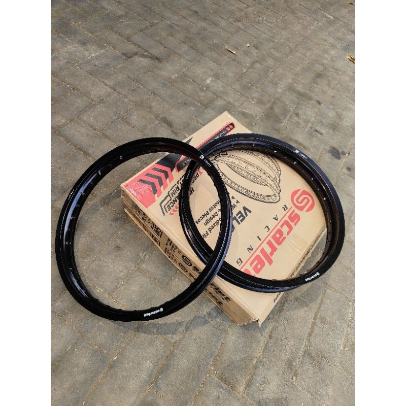 VELG SCARLET HITAM 140,160,185-17