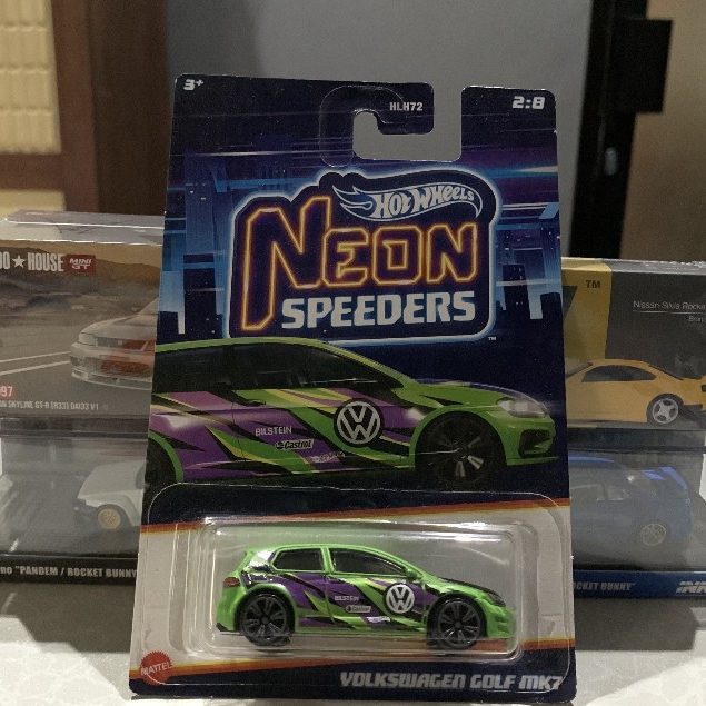 HOTWHEELS DOECAST VW GOLF ULTRA HOTS