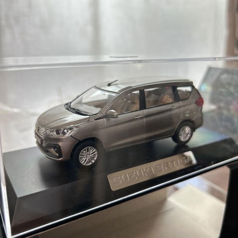 Suzuki Ertiga diecast skala 43