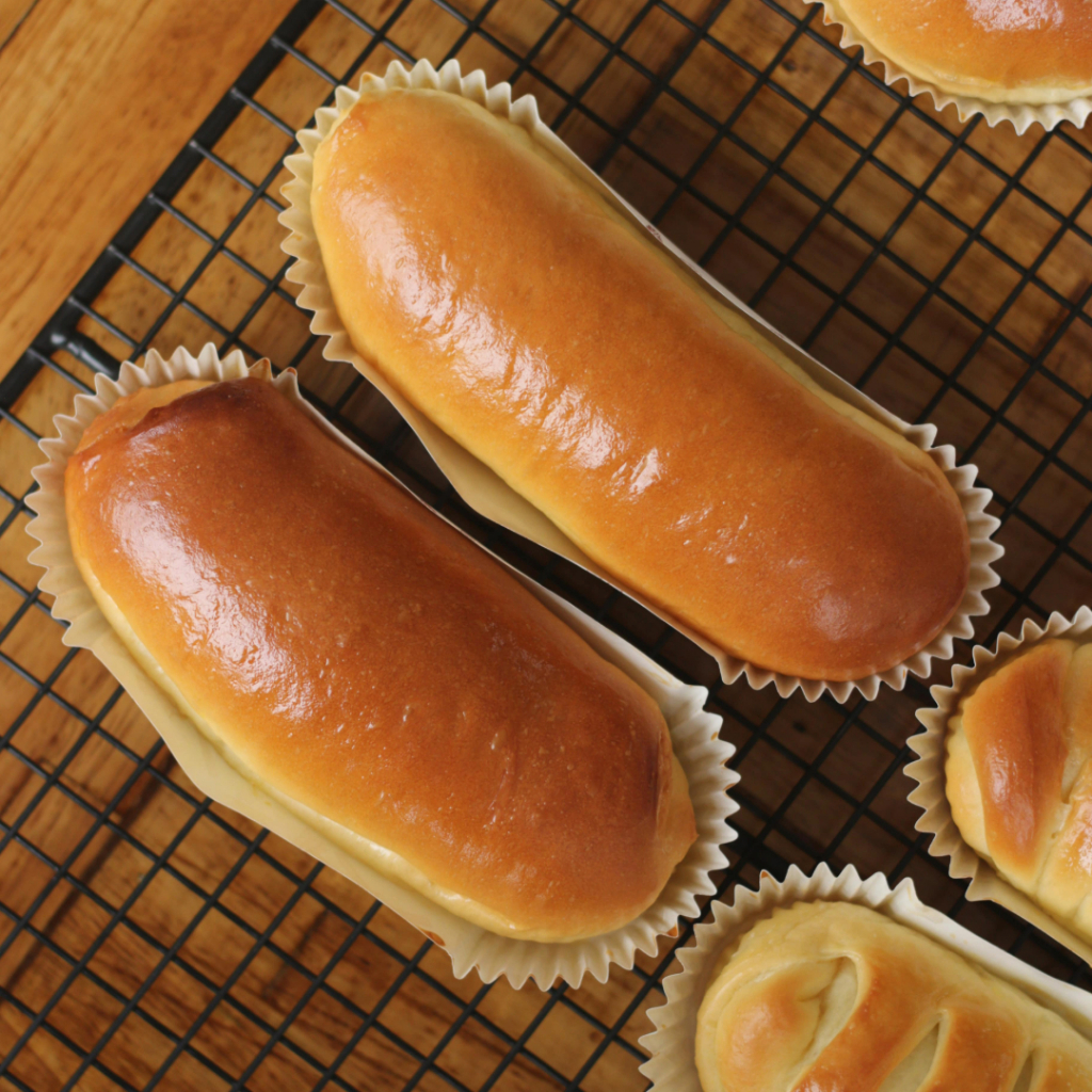 

Roti Nanas Manis Henk's Baker (Sweet Pineapple Bread)