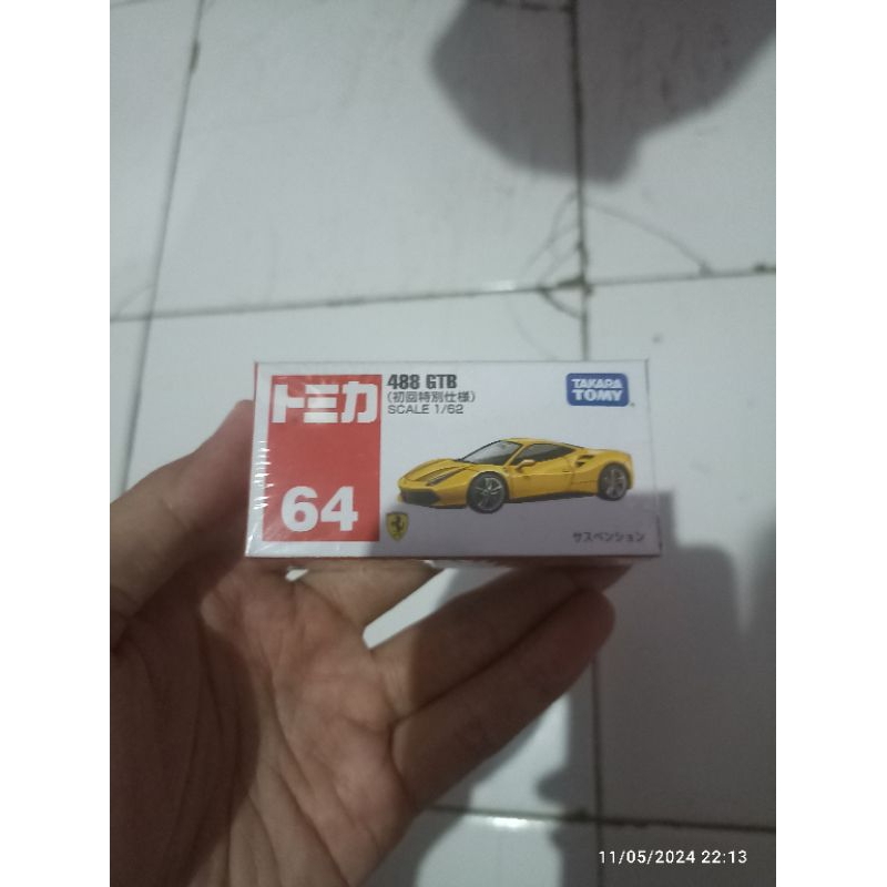Tomica Ferrari 488 GTB Kuning