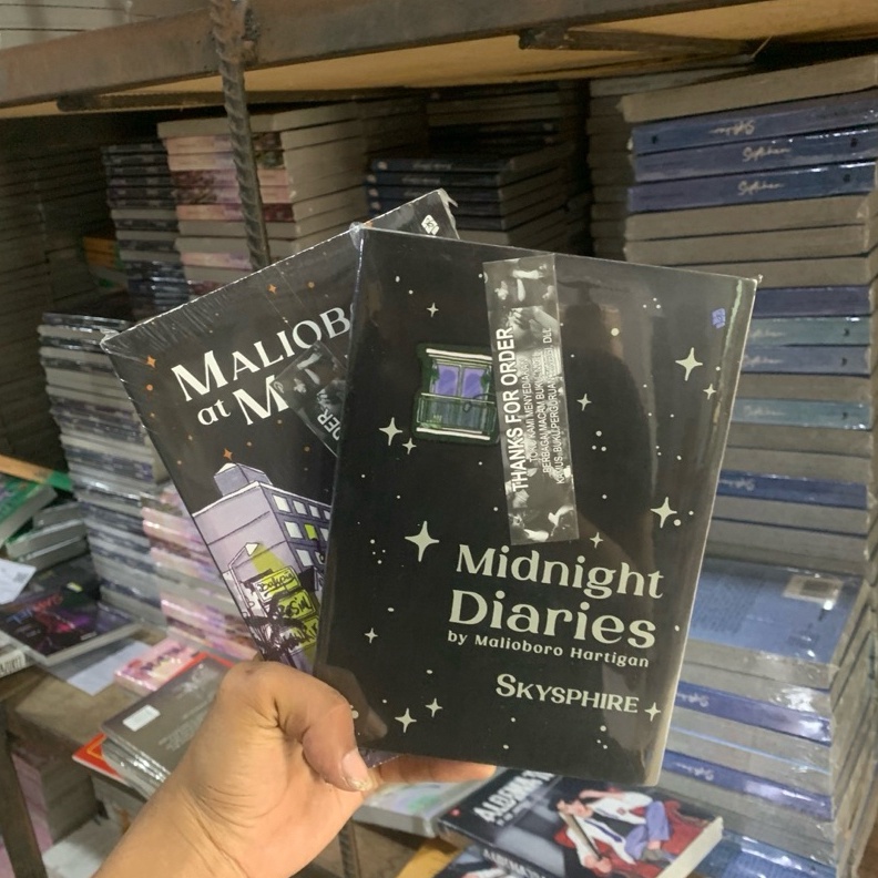KODE I9H8 Paket 2 Novel MIDNIGHT DIARIES  MALIOBORO AT MIDNIGHT  Skyphire