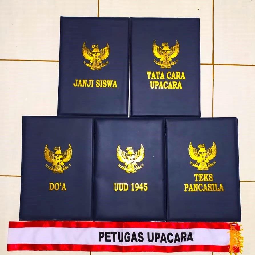 

Ready Berkualitas 5 MAP UPACARA BENDERA WARNA NAVYBAHAN KULIT SINTETISSUDAH ADA TEKSNYA