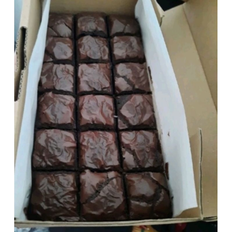 

MALCA BROWNIES PANGGANG | BROWNIES BAKAR |OLEH OLEH FUDGY BROWNIES ORIGINAL UKURAN 10X20