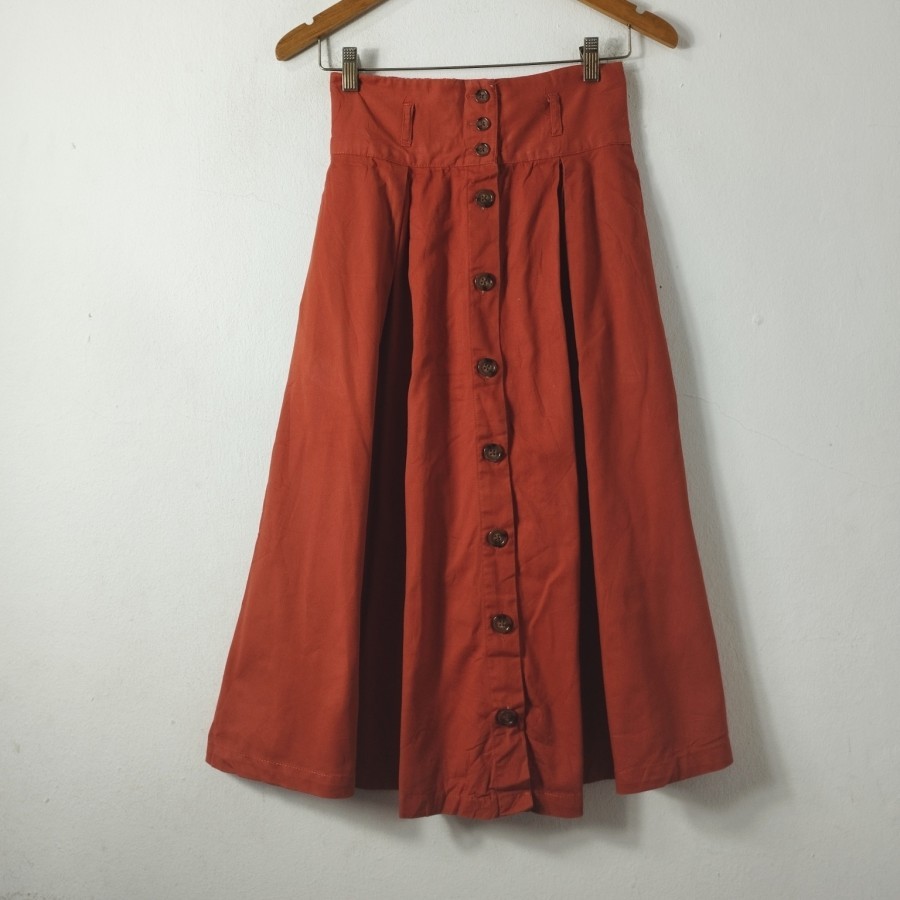 Rok size L merah bata