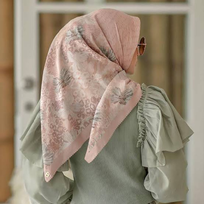 Preloved Buttonscarves Les Amities