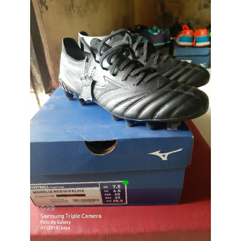 sepatu bola mizuno original