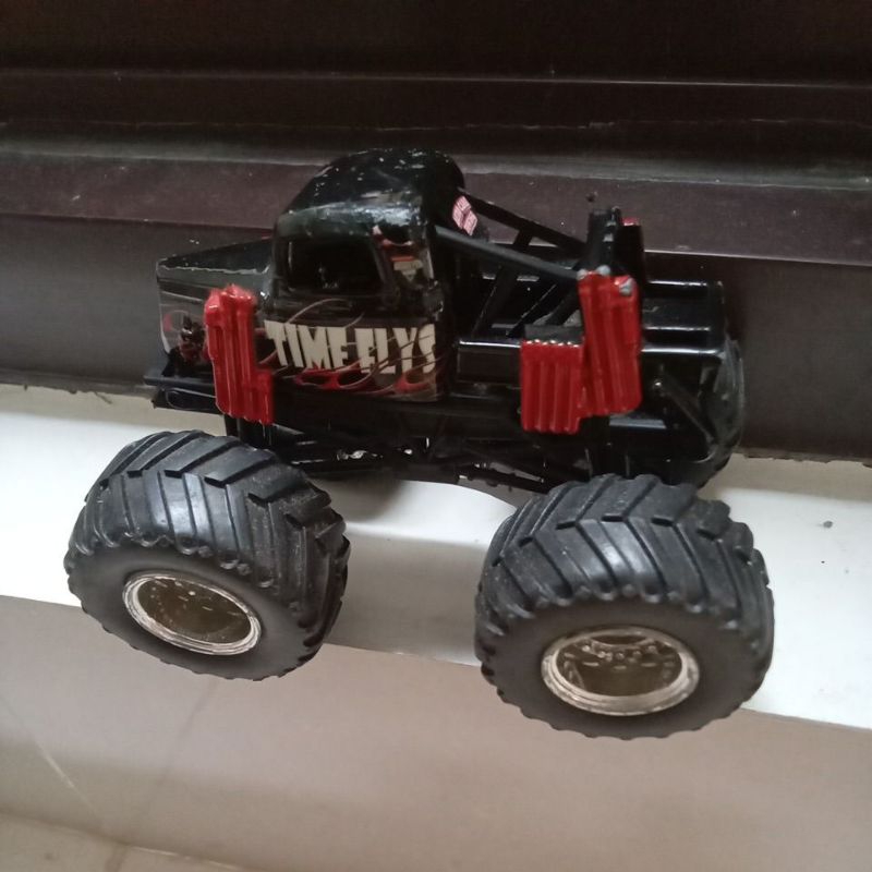 time flys monster jam loose