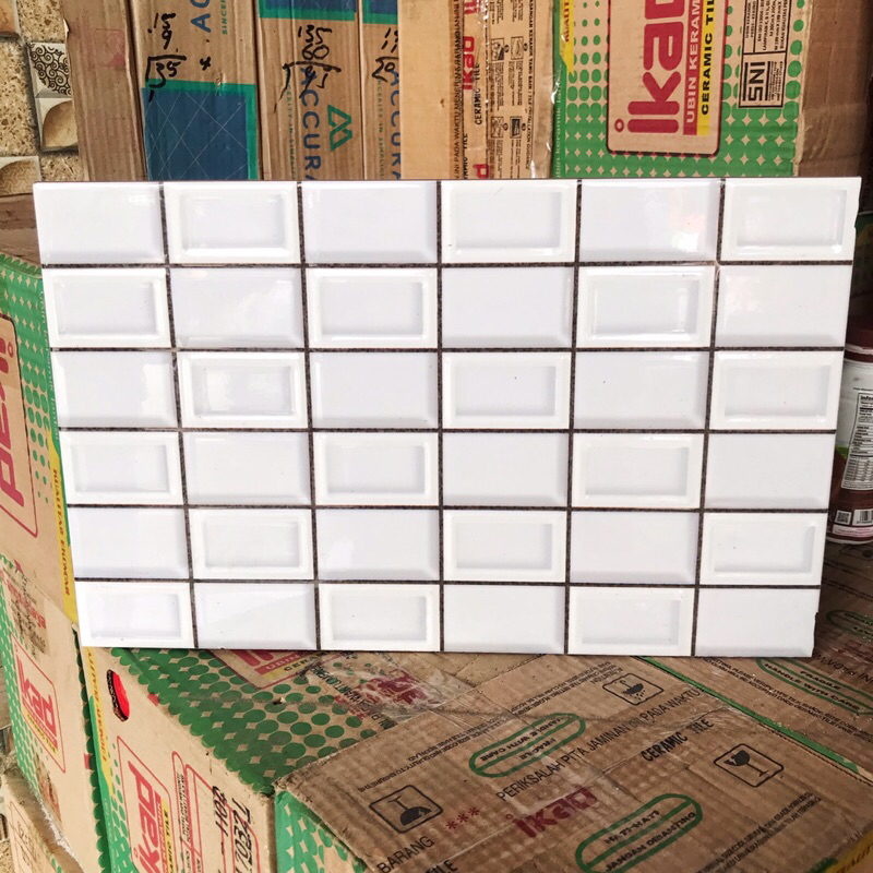 keramik dinding 25x40 putih motif kotak kotak (glossy)/ keramik dinding kamar mandi/ keramik dinding dapur/ keramik putih motif kotak kotak/ keramik dinding motif bata putih/ keramik motif kotak kotak