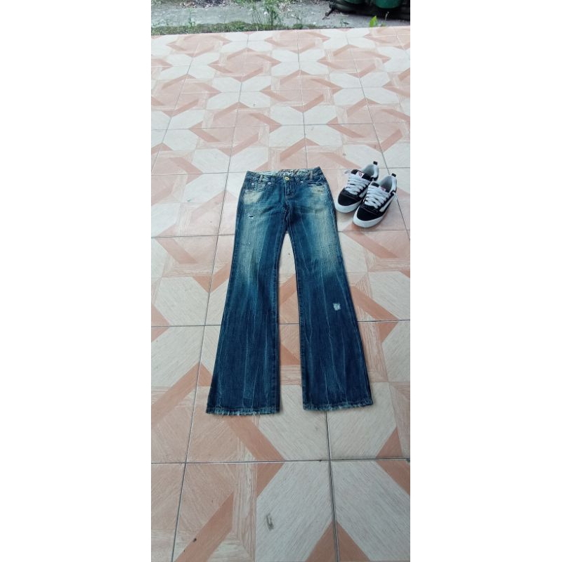 jeans petir feeding