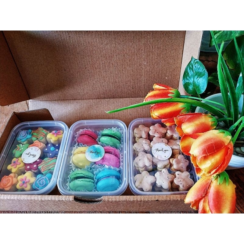 

Hamper Cookies Mix Macaron