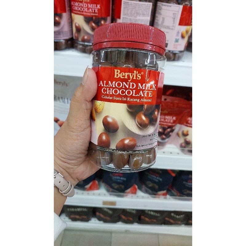 

Beryl's almond chocolate