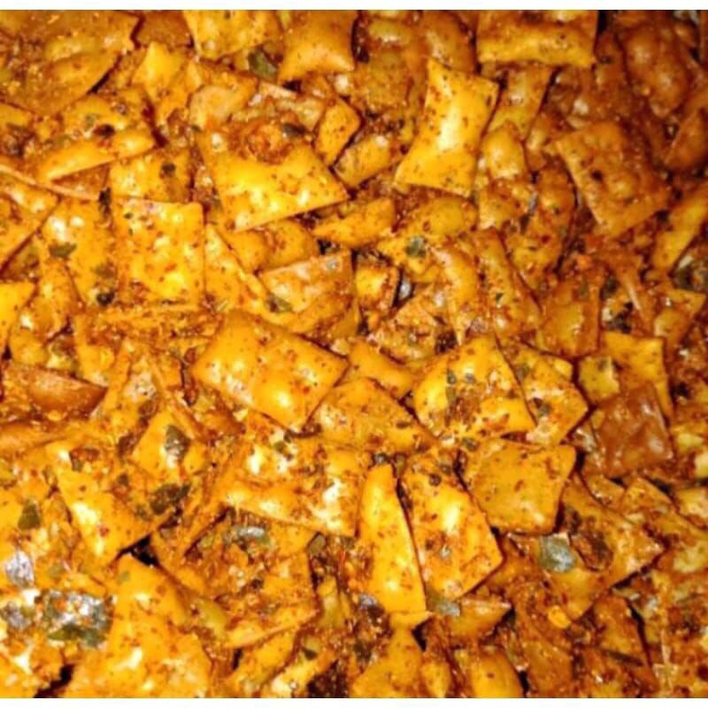 

500gr Kripik Pangsit Pedas Daun Jeruk Enak Gurih Nikmat