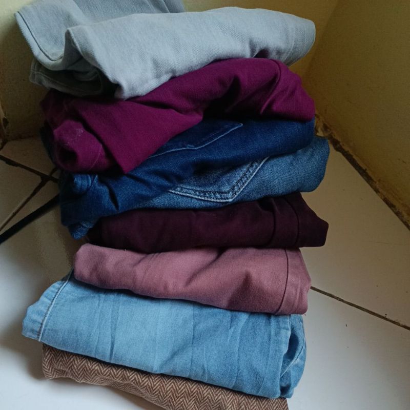 heattech violet, hitam, abu jegging, navy uniqloo bekas