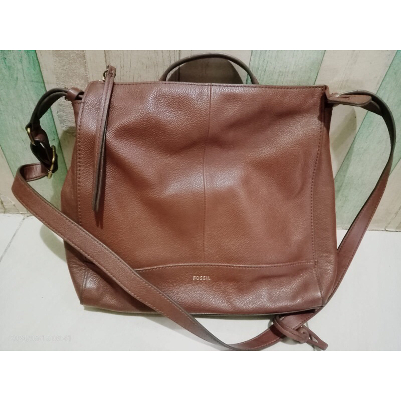 TAS Foss* SELEMPANG ORIGINAL ( Barang Bekas Pakai) barang masih mulus