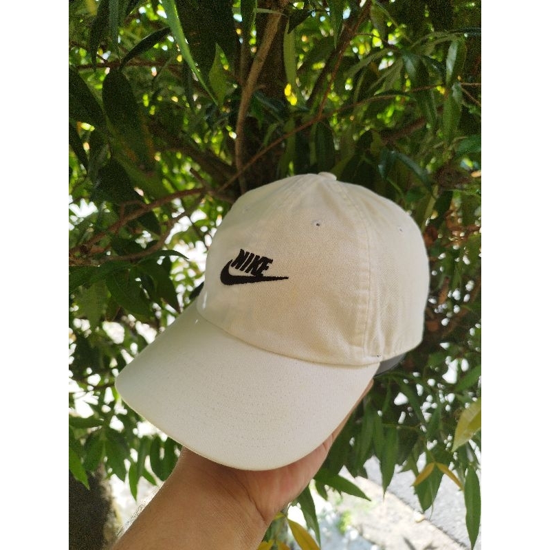 Topi Nike Putih