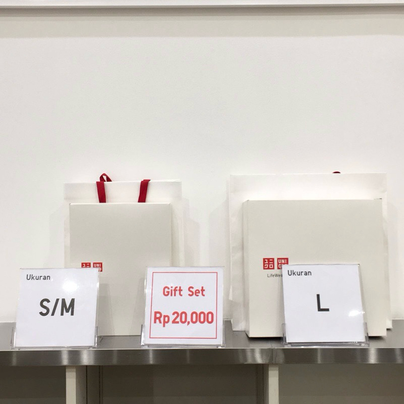 

Jastip. Paper Gift Box Uniqlo