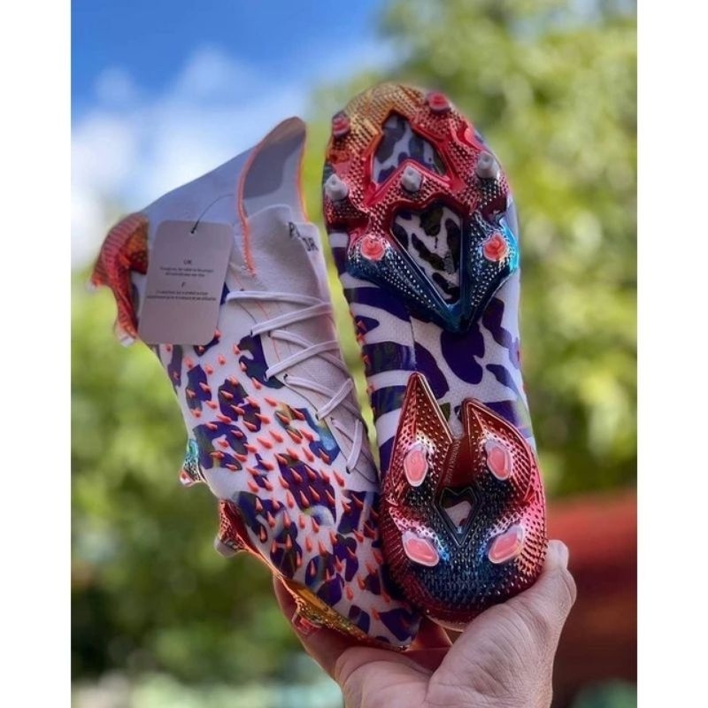 Sepatu Bola Predator Freak .1 Pogba White Metallic Chrome FG