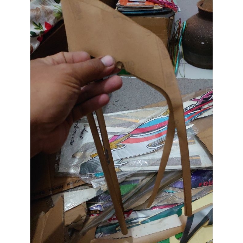 striping stiker Lis bagian Tanki sebelah kanan saja Honda gl pro 83 original nos