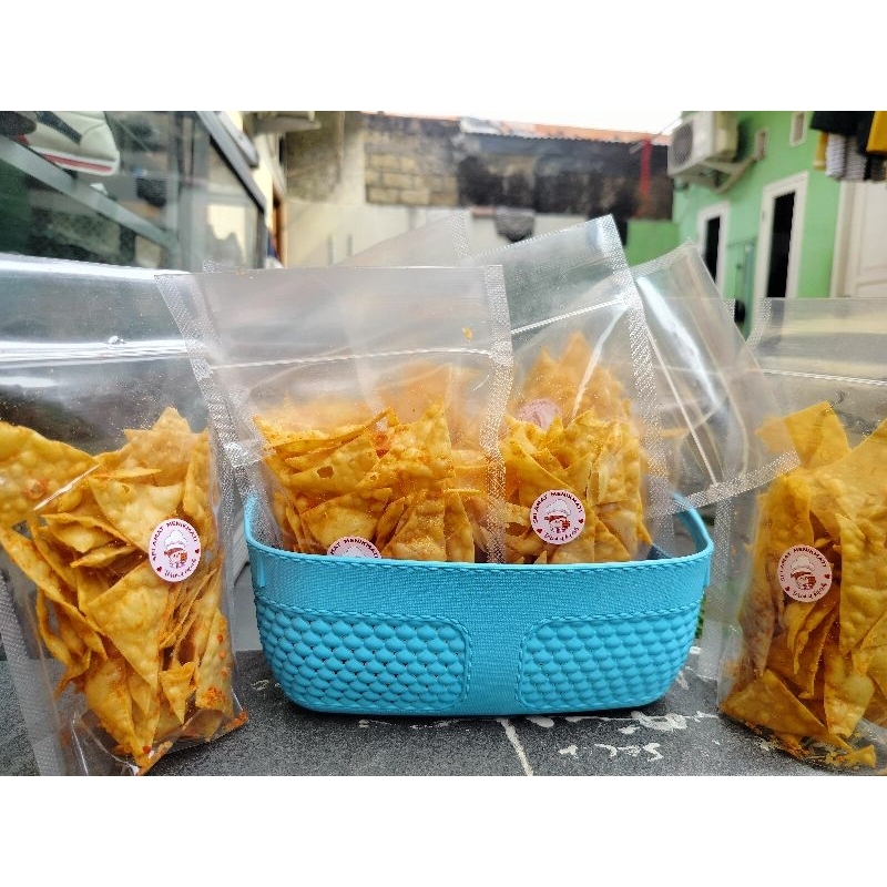 

kripik pangsit Rasa Balado pedas asin, coklat, keju