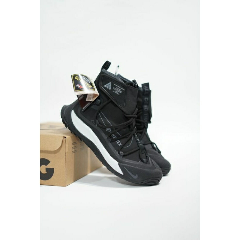 Sepatu Boost Nike Acg Goretex Black White