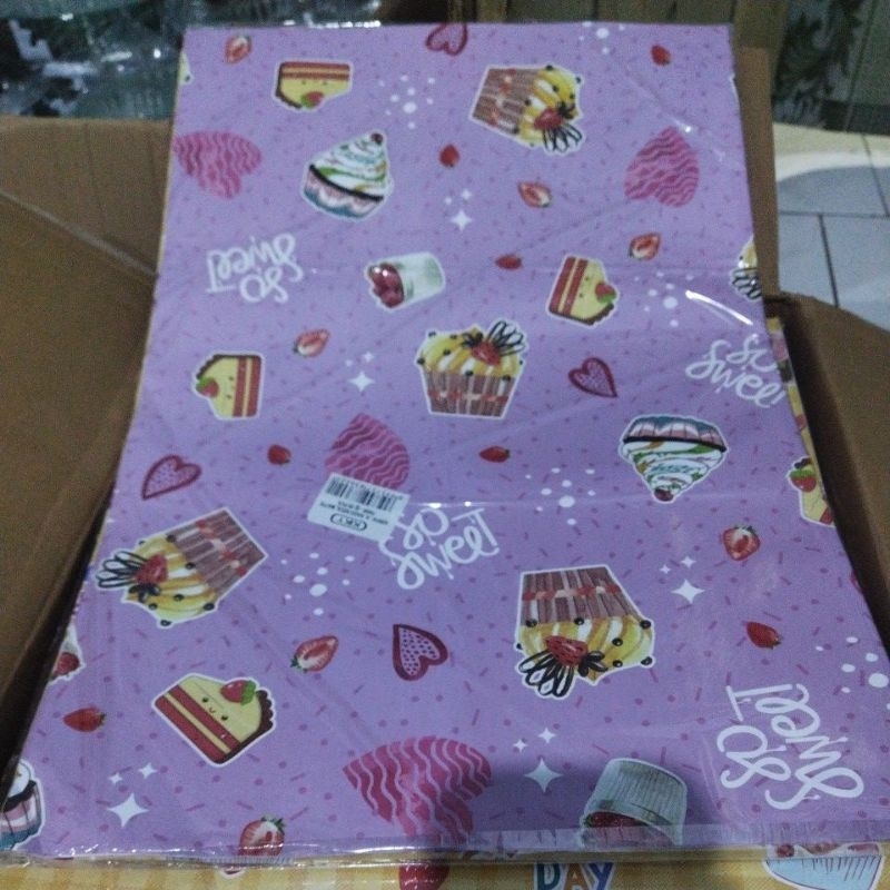 

Kertas kado motif merk KIKY 70gr isi 50 lembar