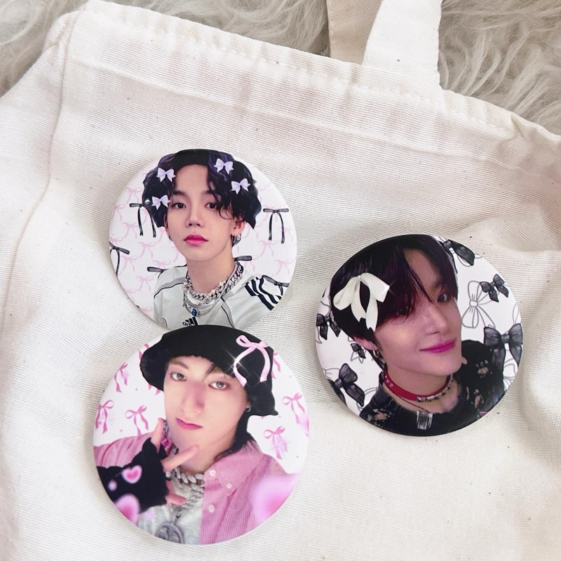 TREASURE COQUETTE PIN BADGE - bros kpop