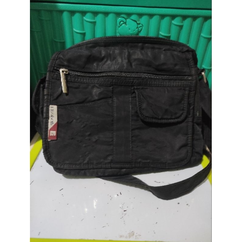 Preloved Tas hitam wanita elizabeth