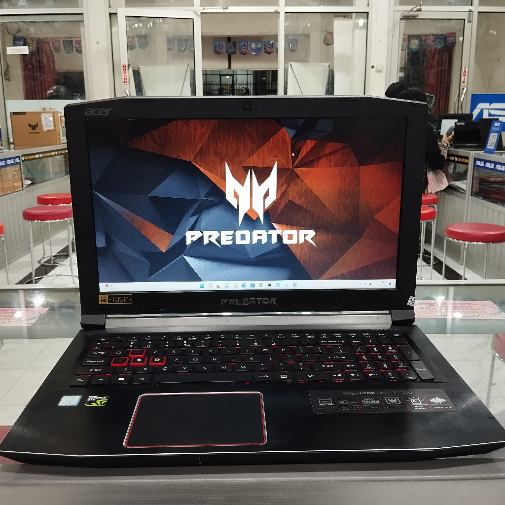 Laptop Gaming Acer Predator Helios 300 Core i7 gen 7 RAM 16GB SSD 256GB HDD 1TB Nvidia GTX 1060 6GB