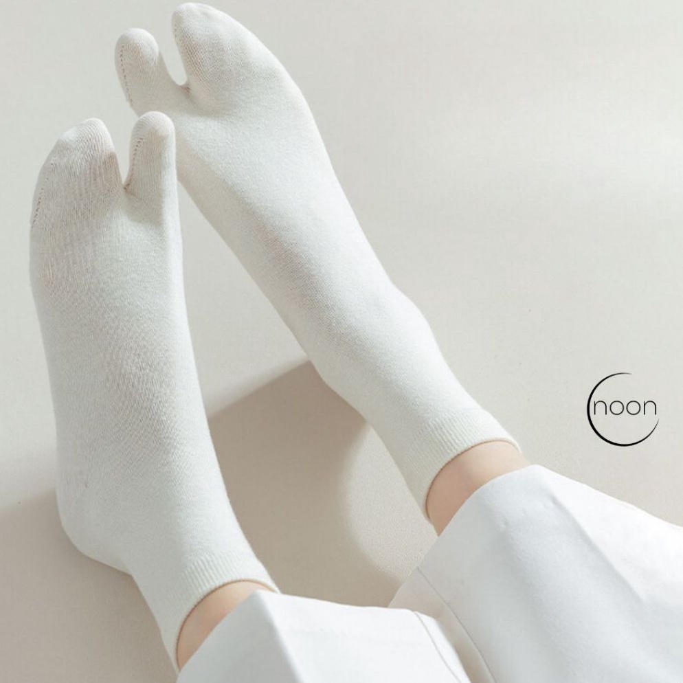 Stok terbatas NOON  CR  tum set  CR    5 PASANG Kaos Kaki Jempol Wanita Korea Panjang Sebetis Polos 