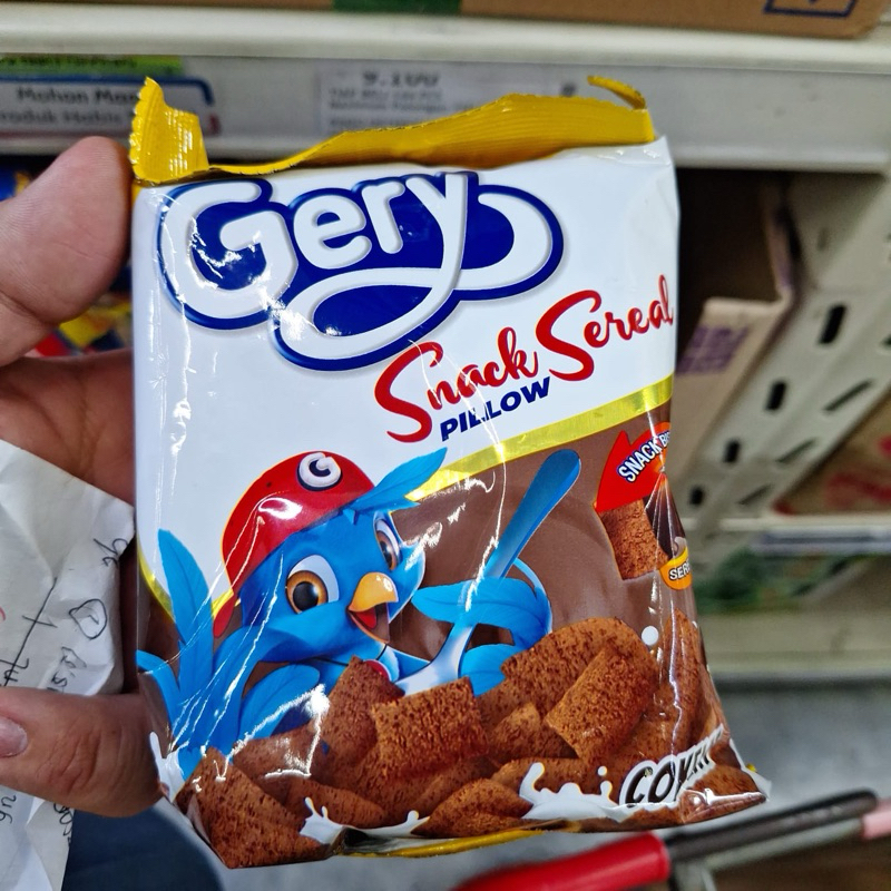 

GERY Snack Sereal pillow 26gr gram cokelat