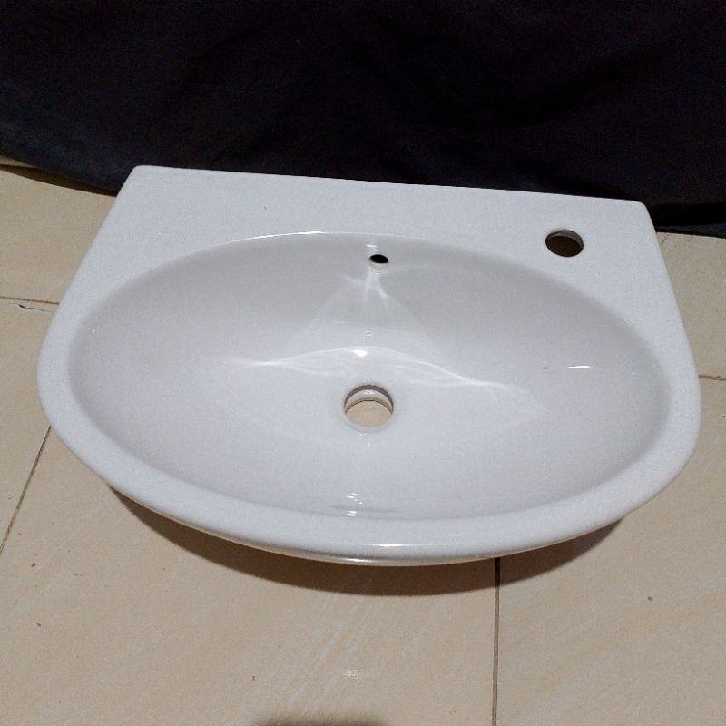 Wastafel Gantung TOTO LW246J White ( Body Only )