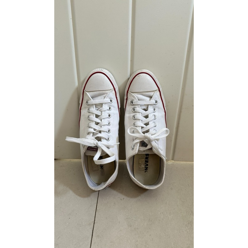 Sepatu converse putih