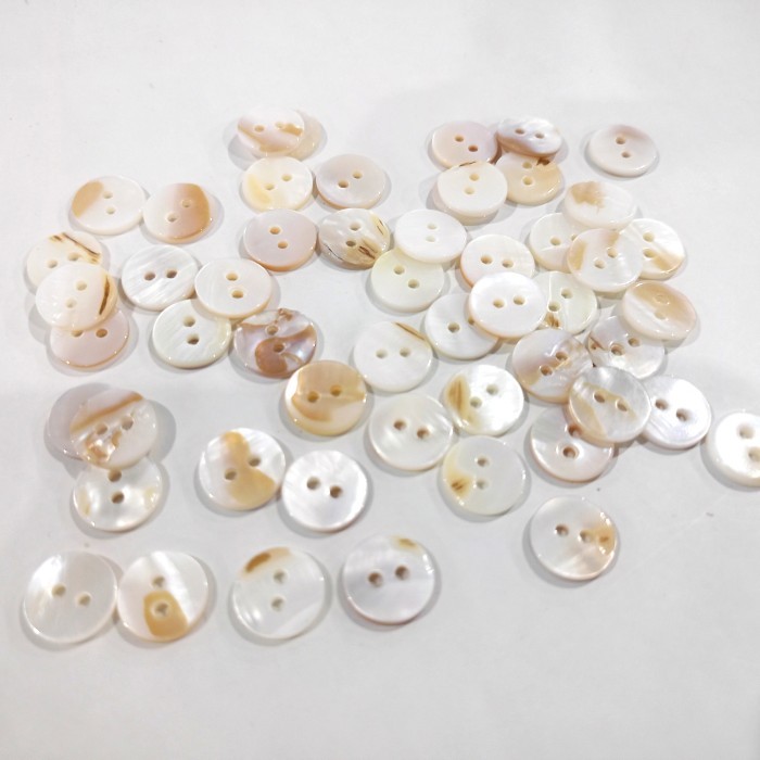 Kancing Kerang Putih Lubang 2 Ukuran 1.3cm / Kancing Baju / Kancing