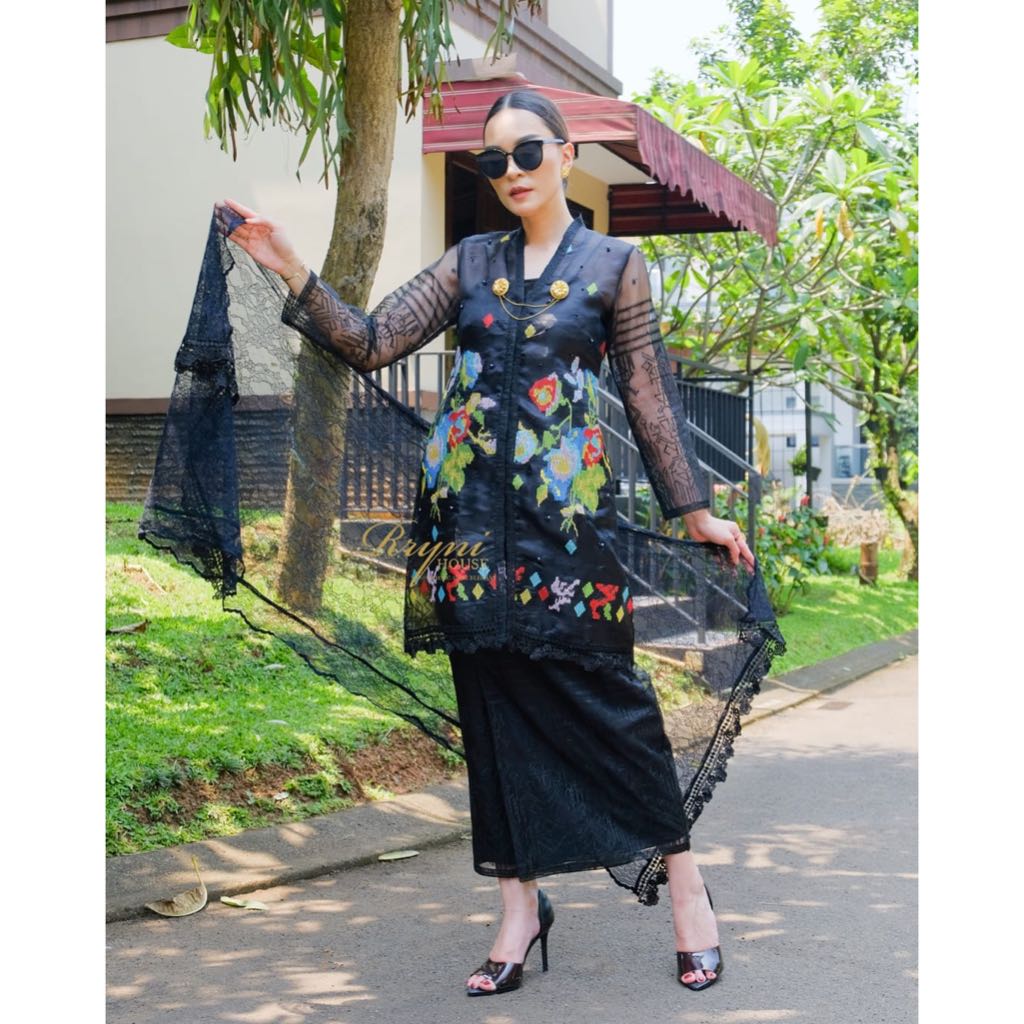 Surina - Kebaya Set motif lagosi & bordir padang