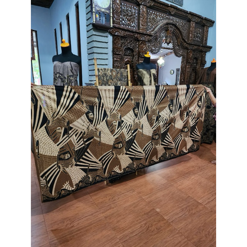Kain batik mahalini. Batik merak klasik. Batik pernikahan mahalini. Batik mahalini.Seragambatik. Bat