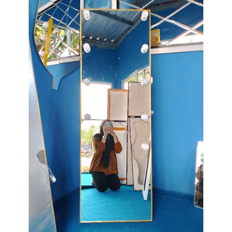 Cermin Standing Full Body Lampu