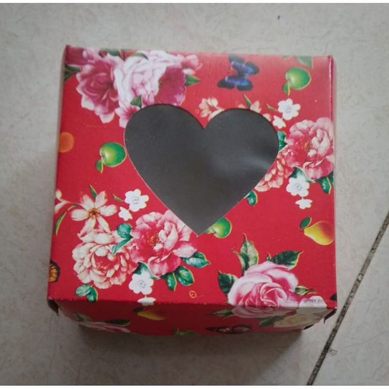 Donat lubang hati mika