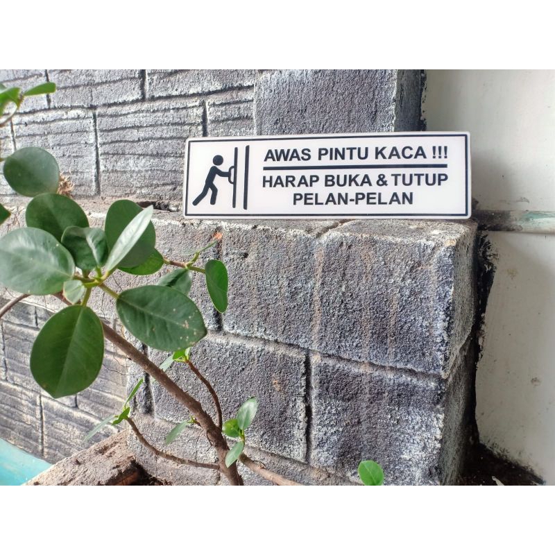 

label awas pintu kaca