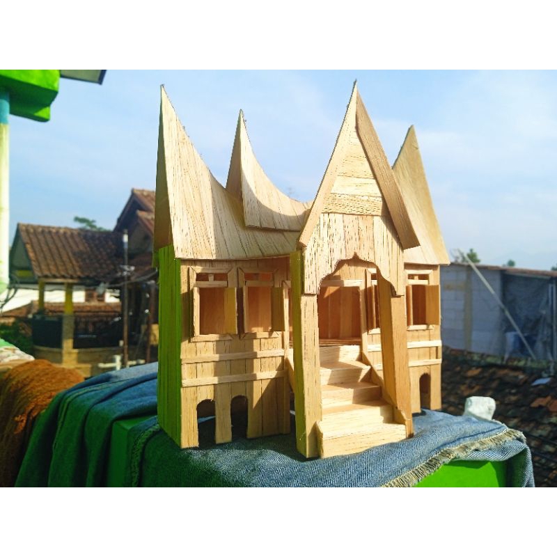 miniatur rumah gadang stik es krim
