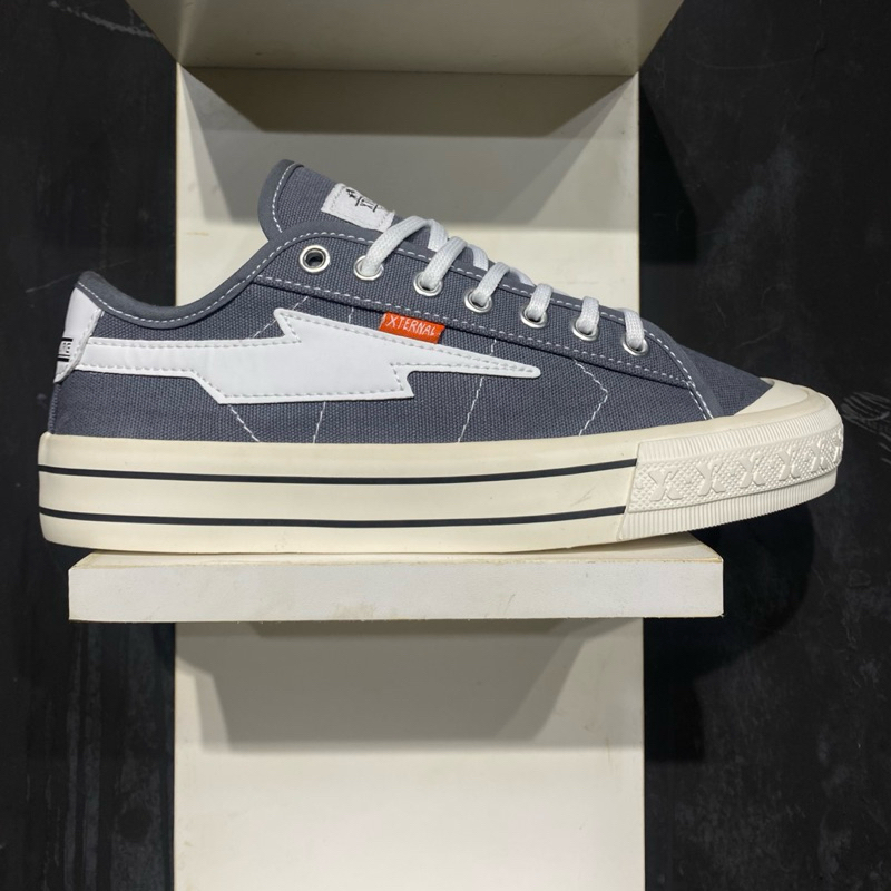 SEPATU XTERNAL LOW GREY