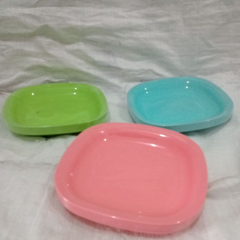 PIRING MAKAN SEGI 24 cm X 24 cm bahan ORI / PIRING MAKAN PLASTIK TEBAL