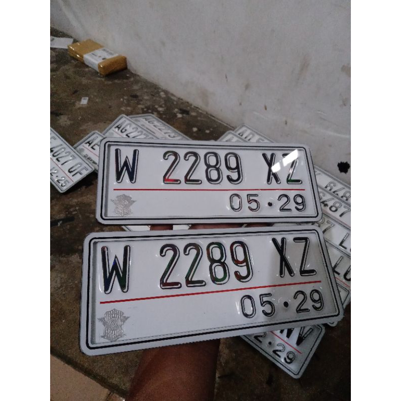 PLAT NOMER AKRILIK DENGAN BAUT TANAM