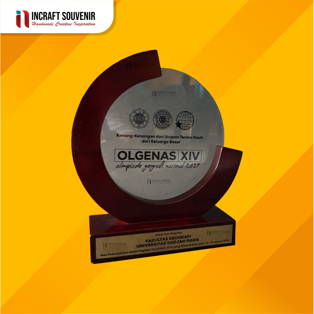 PLAKAT SOUVENIR AKRILIK Universitas Gadjah Mada